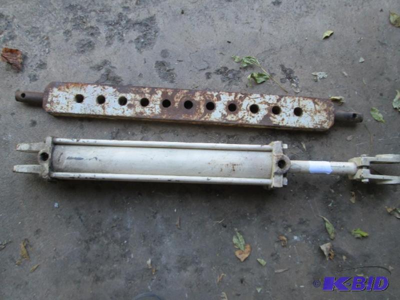 lot 16 image: Tractor draw bar...