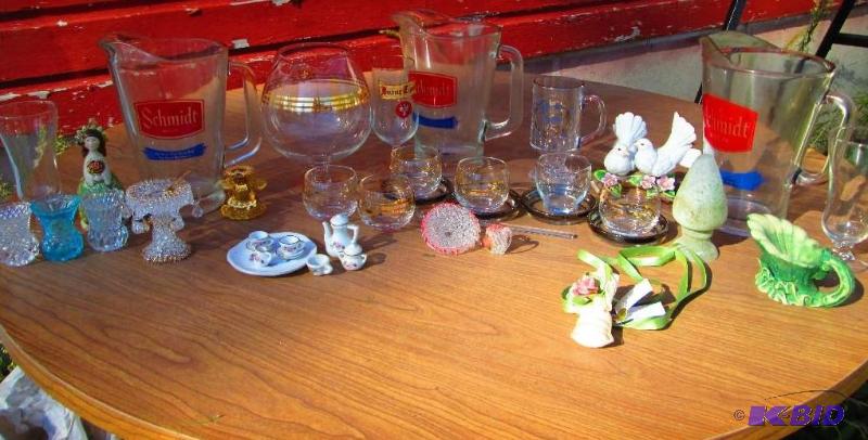 lot 52 image: Household assortment, Schmidt beer pitchers, ...