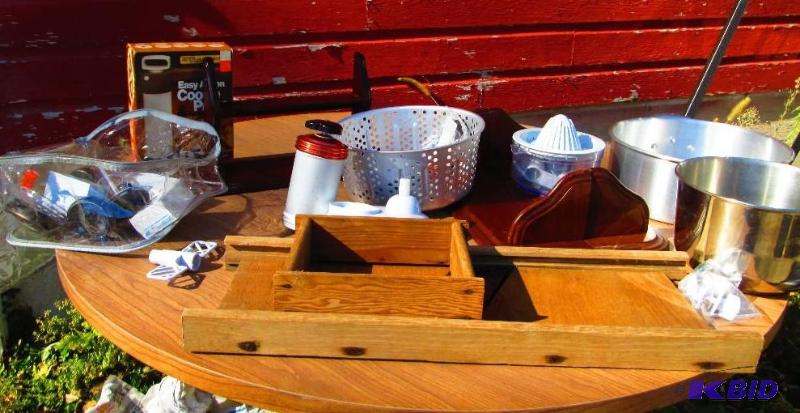 lot 57 image: Household and kitchen lot includes stainless ...