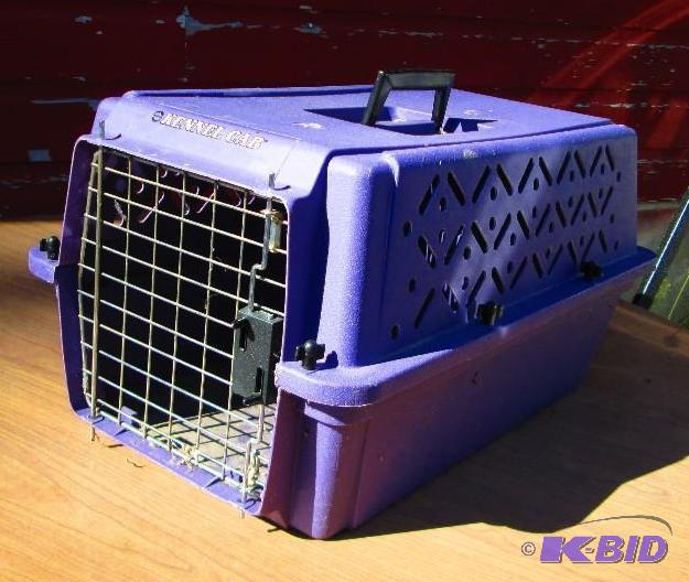 lot 58 image: Purple Kennel Cab for a smaller pet...