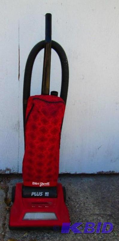lot 66 image: Dirt Devil Plus upright vacuum...