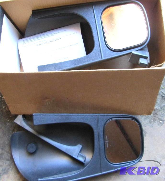 lot 7 image: Pair of Custom towing extender mirrors-New...