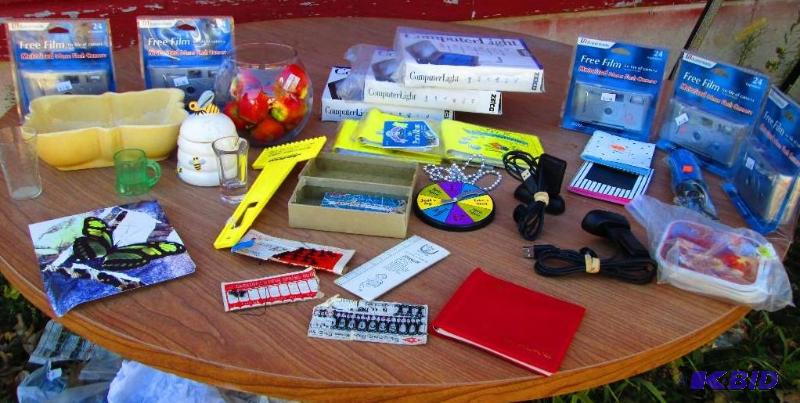 lot 81 image: Lot of assorted electronics, computer lights,...