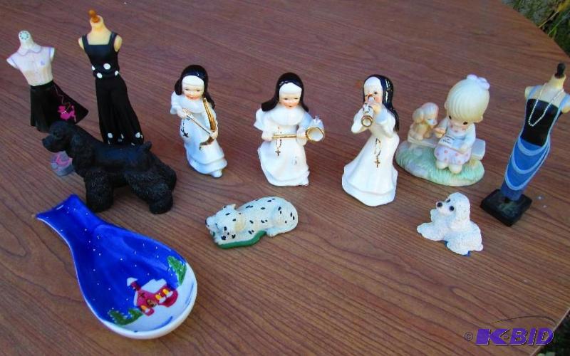 lot 88 image: Lot of assorted collector figurines...