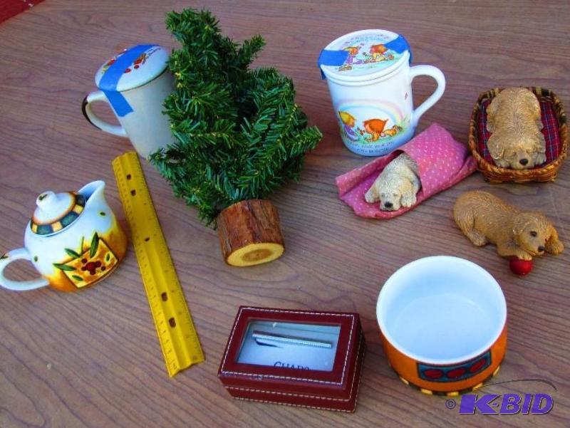 lot 89 image: Assorted dcor, mug and tie clip...