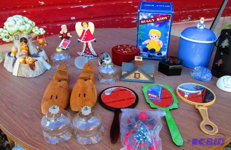lot 96 image: Lot of assorted kitchen and decorative items...