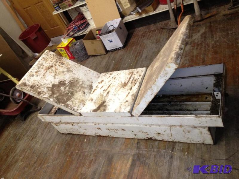 Trukbox Toolbox, a little rough, doors closur...
