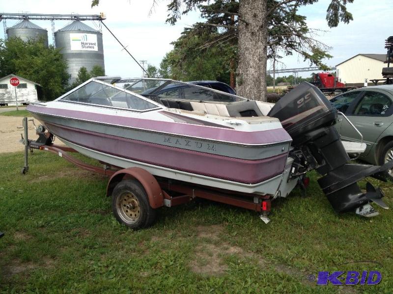 lot 1 image: 1989 Maxum 1700 Runabout Boat w 85 HP Force Motor and Trailer