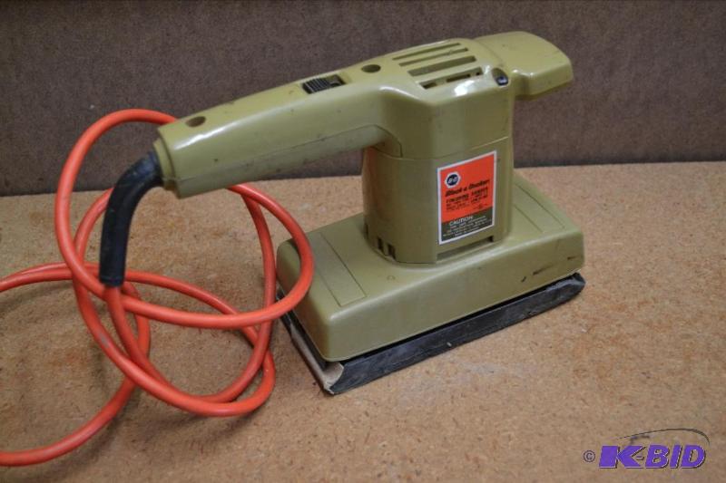 lot 116 image: Black & Decker Finishing Sander