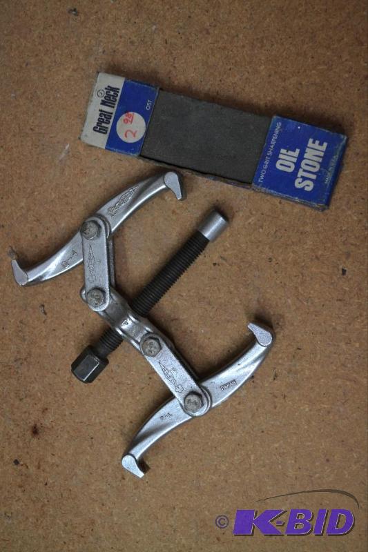 lot 128 image: Bearing Puller, Oil Stone