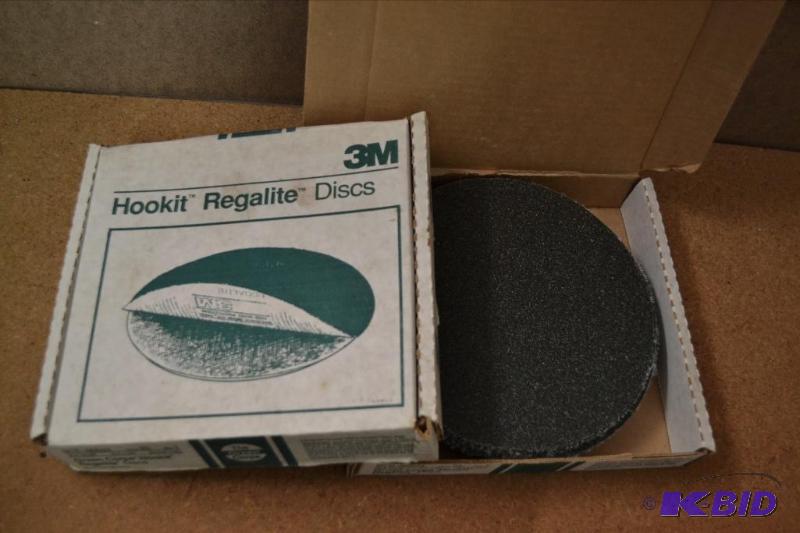 lot 148 image: Two Boxes of  3M  Hookit Regalite Discs