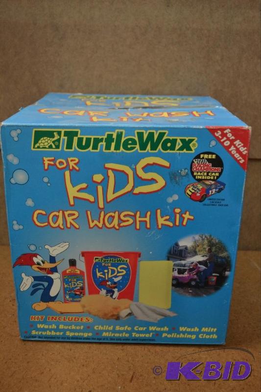 lot 152 image: TurtleWax Kids Car Wash Kit