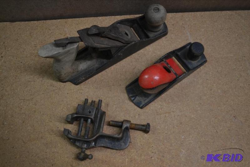 lot 154 image: Two Hand Planers, Vice