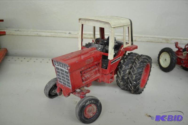 lot 162 image: Case IH Toy Tractor