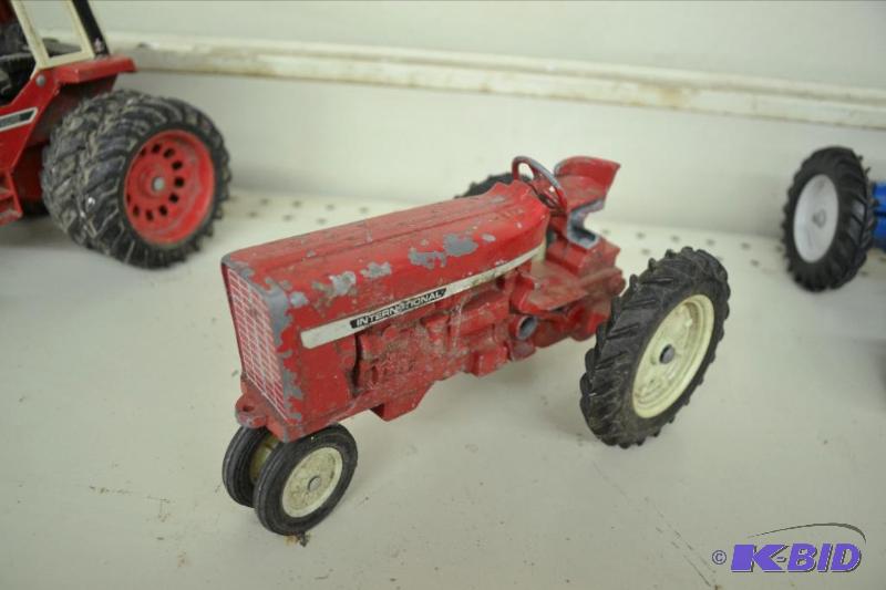 lot 163 image: International Toy Tractor