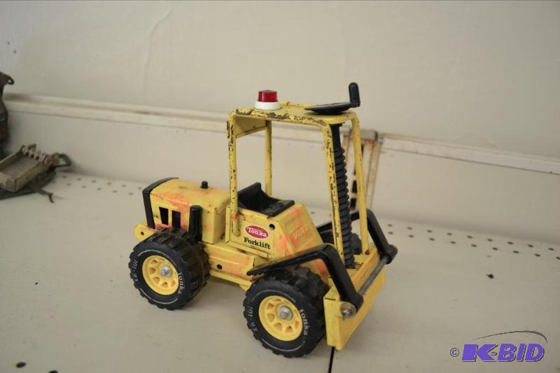 lot 172 image: Tonka Forklift