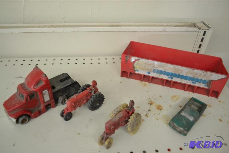 lot 176 image: Plastic Toys