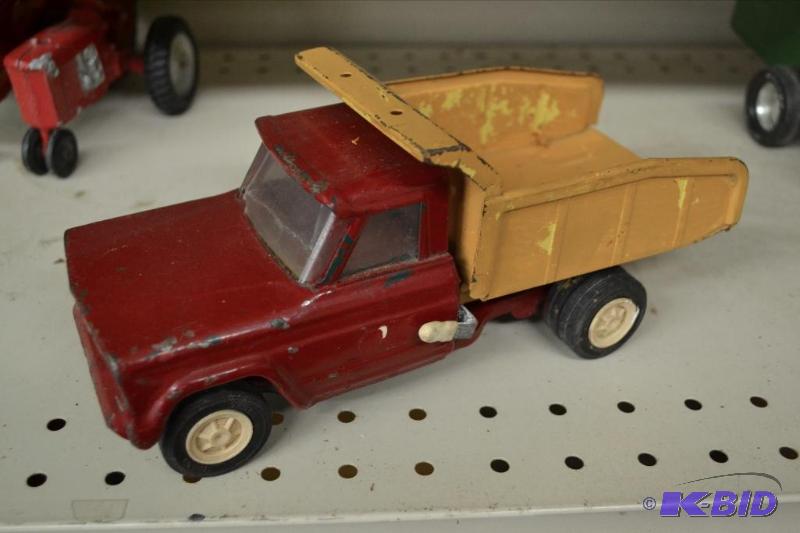 lot 184 image: Steel Dump Truck