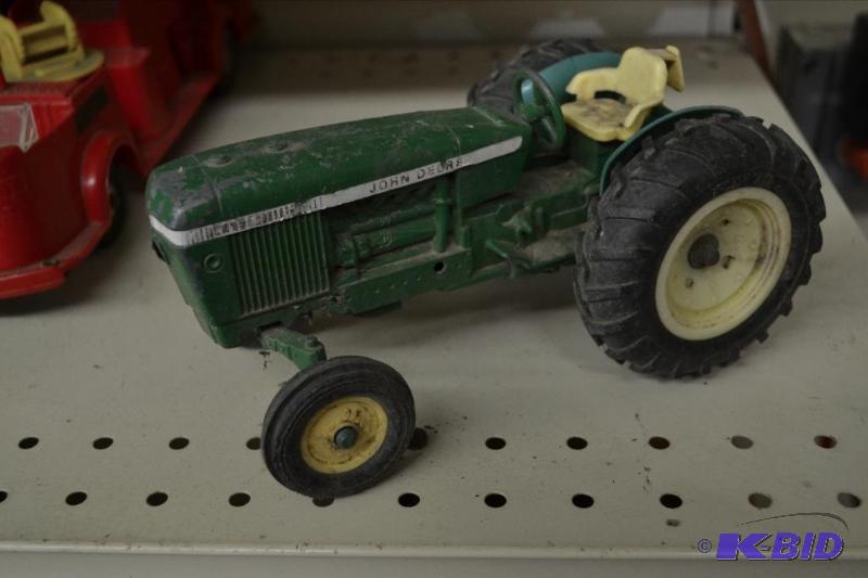 lot 188 image: Steel Toy John Deere Tractor