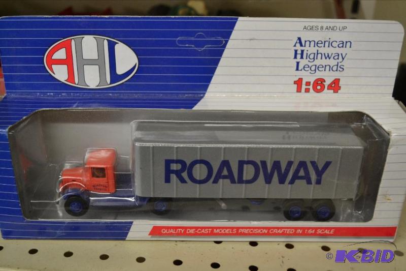 lot 189 image: Hartoy 164 Scale Model American Highway Legends Roadway Mack Semi # L-51402
