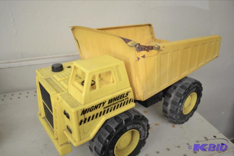 lot 191 image: Might Wheels Dump Truck