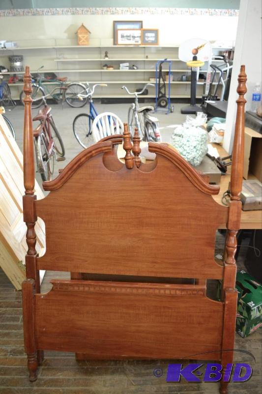 lot 211 image: Twin HeadboardFootboard