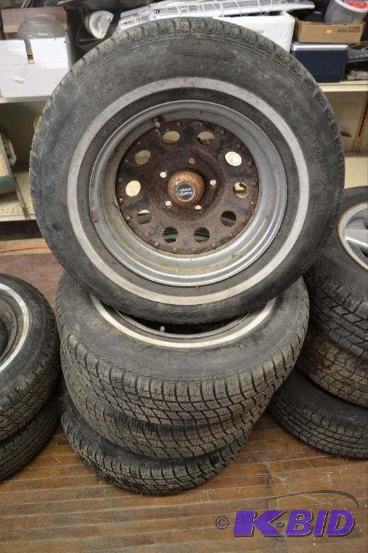 lot 215 image: Set of Four Grand Prix 15 Rims with P21575R15