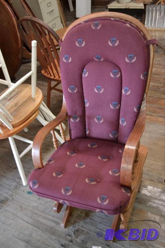 lot 22 image: Glider Rocker