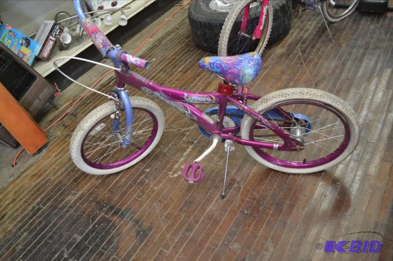 lot 224 image: Girls Bike