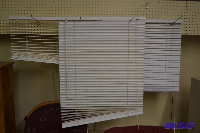 lot 236 image: Three Mini Blinds, 26.5