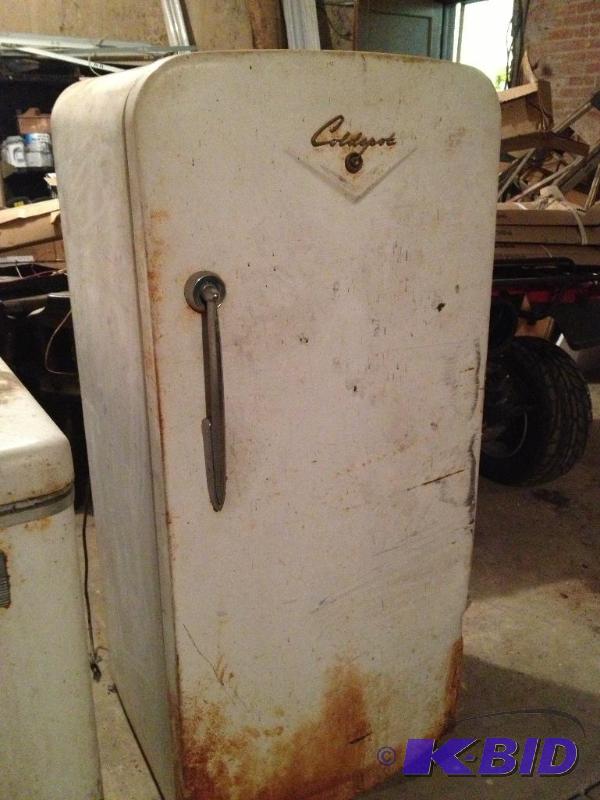 lot 247 image: Coldspot Refrigerator with Icebox
