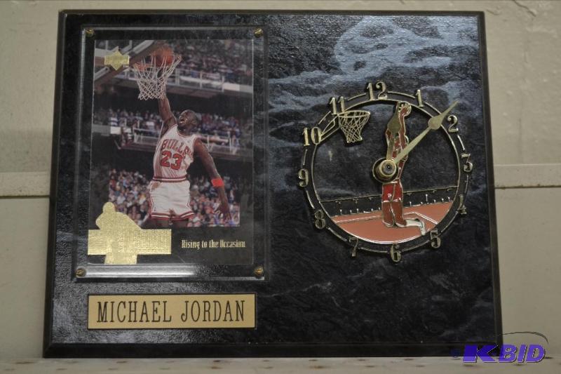 lot 55 image: Michael Jordan Collectors Clock