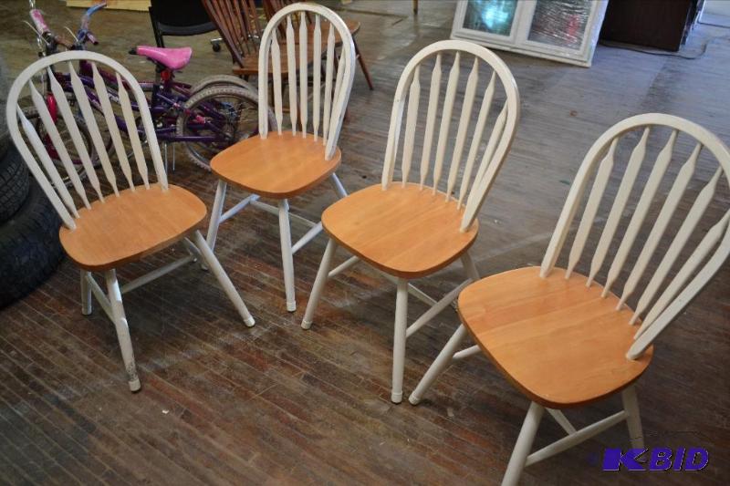 lot 9 image: Set of Chairs