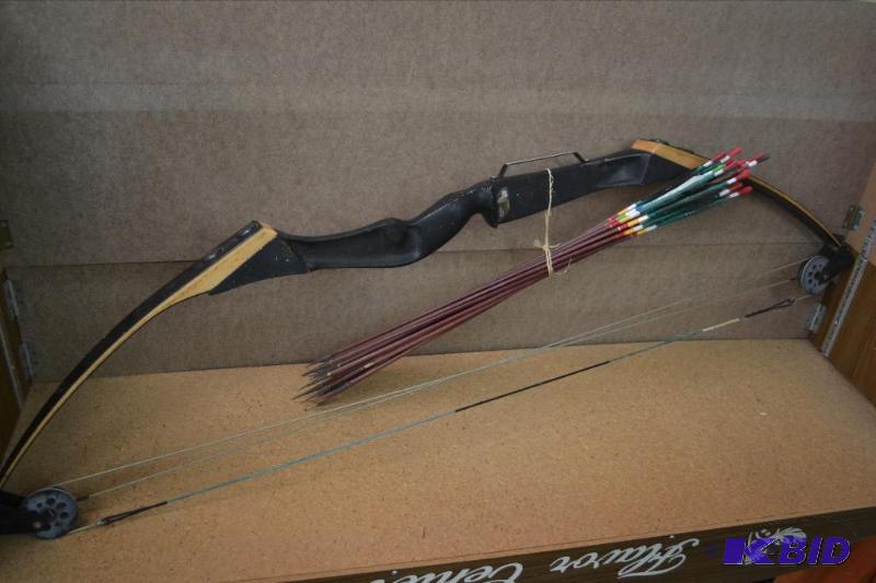 lot 91 image: Hoyt Compound Bow, Arrows