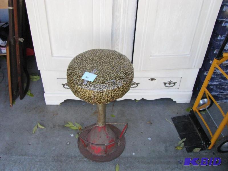 lot 25 image: Vintage Metal Shop Stool wVinyl Seat. Rusty ...