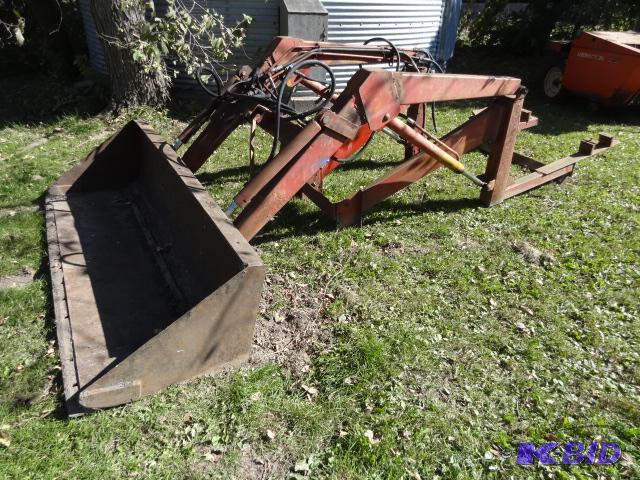 All hydraulic loader. Came off of a Farmall 4...