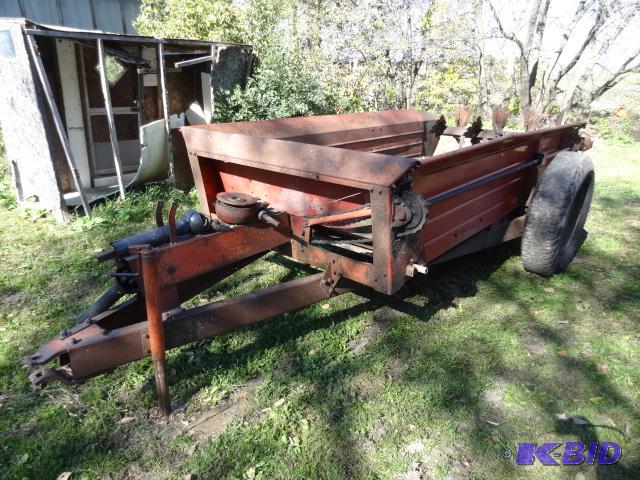 International Manure spreader. PTO drive. Gea...