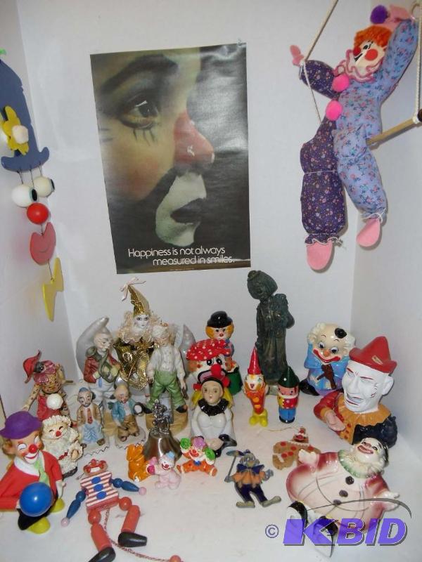 lot 20020 image: Clown Collection  Figurines, Mechanical Bank,  Music Box,  Wind-up,  Poster, Mobile, Bell