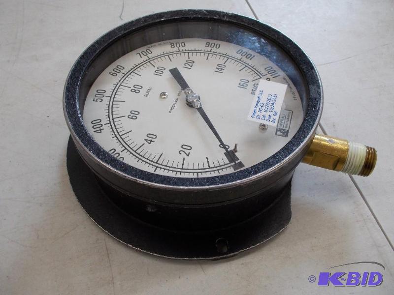 lot 17 image: Pressure Gauge