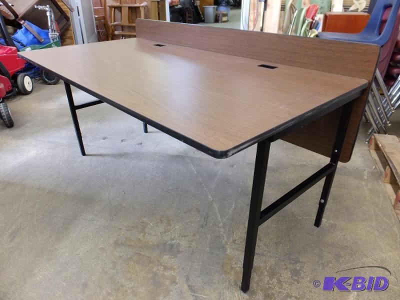 lot 2 image: Work Stations