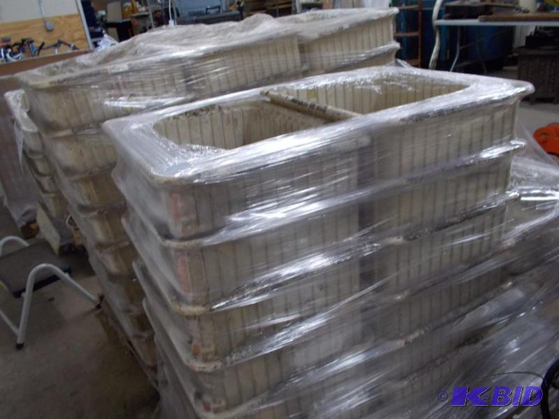 lot 21 image: Industrial Plastic Bins