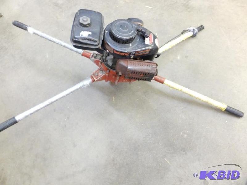 lot 28 image: Power Auger
