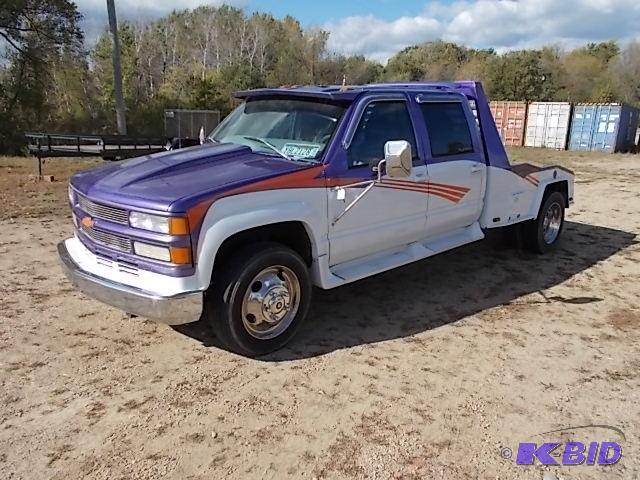 lot 1 image: 1998 Chevrolet C3500 4 Door with Hauler Bed, ...