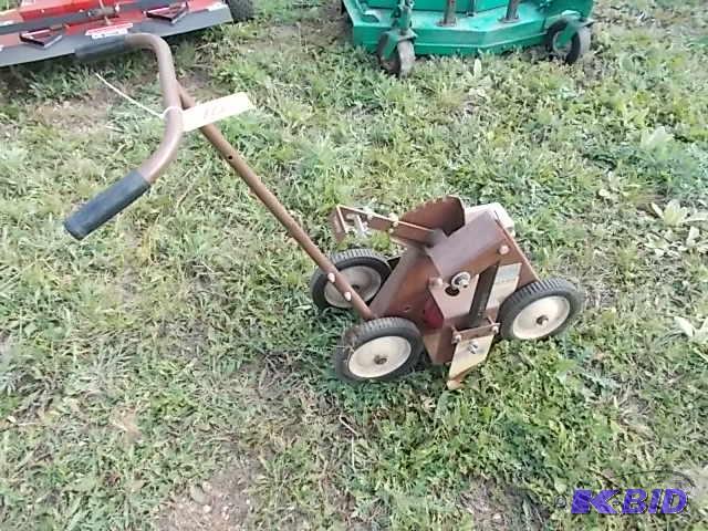 lot 10 image: Turfco Edge-R-Rite Multi-Purpose Turf Edger w...