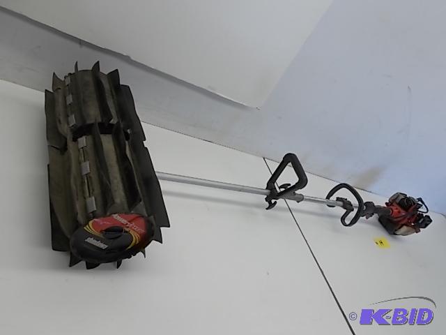 lot 14 image: Shindaiwa Professional Power Broom, Model 650...