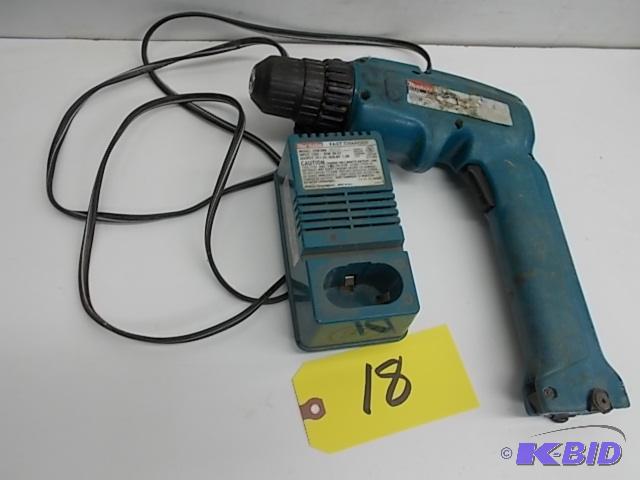 lot 18 image: Makita 9.6 volt Drill, Works...