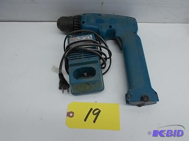 lot 19 image: Makita 9.6 volt Drill, Not Charged...