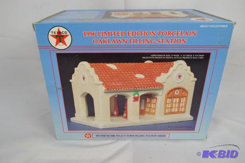 TEXAS TOWN FILLING STATION