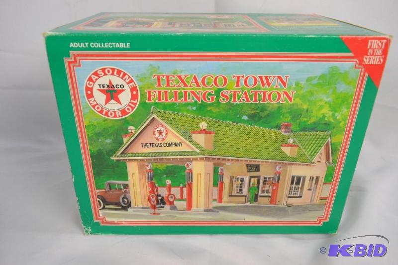 TEXAS TOWN FILLING STATION