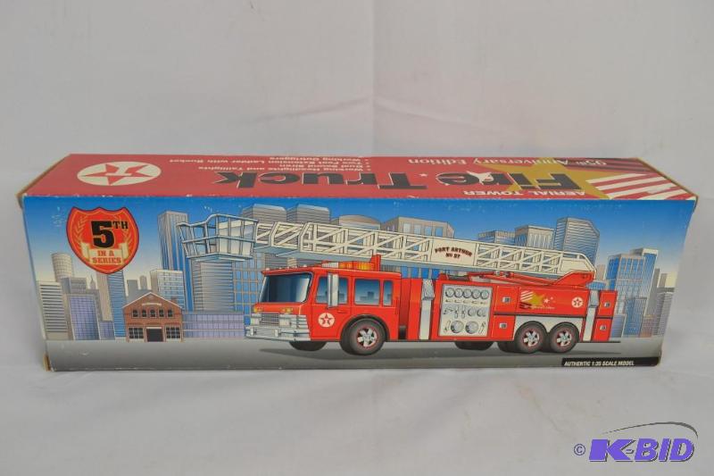 TEXACO  AERIAL TOWER FIRE TRUCK